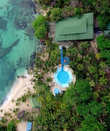 Toma aerea de Hotel Playa Soledad en Capurganá